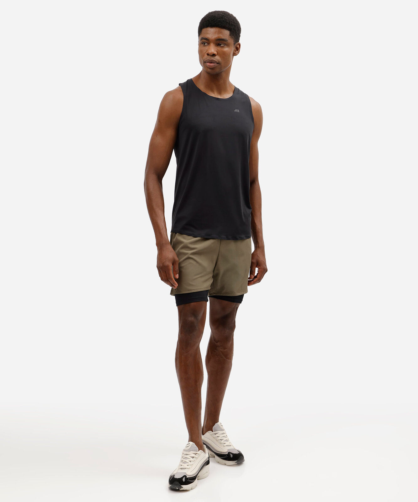 short esportivo masculino de corrida em tecido plano flexível verde