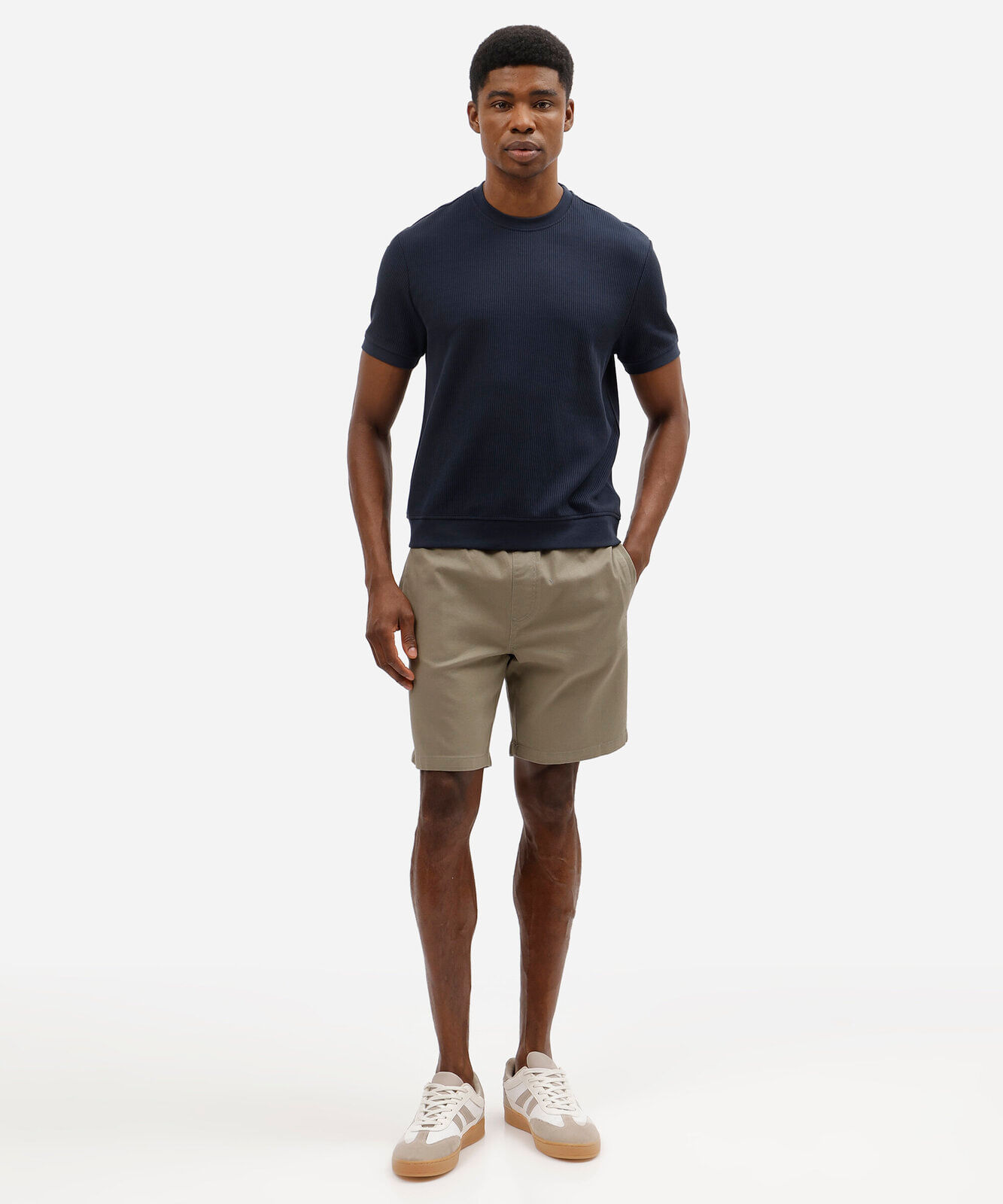 bermuda masculina relaxed de sarja com cós elástico e amarração verde