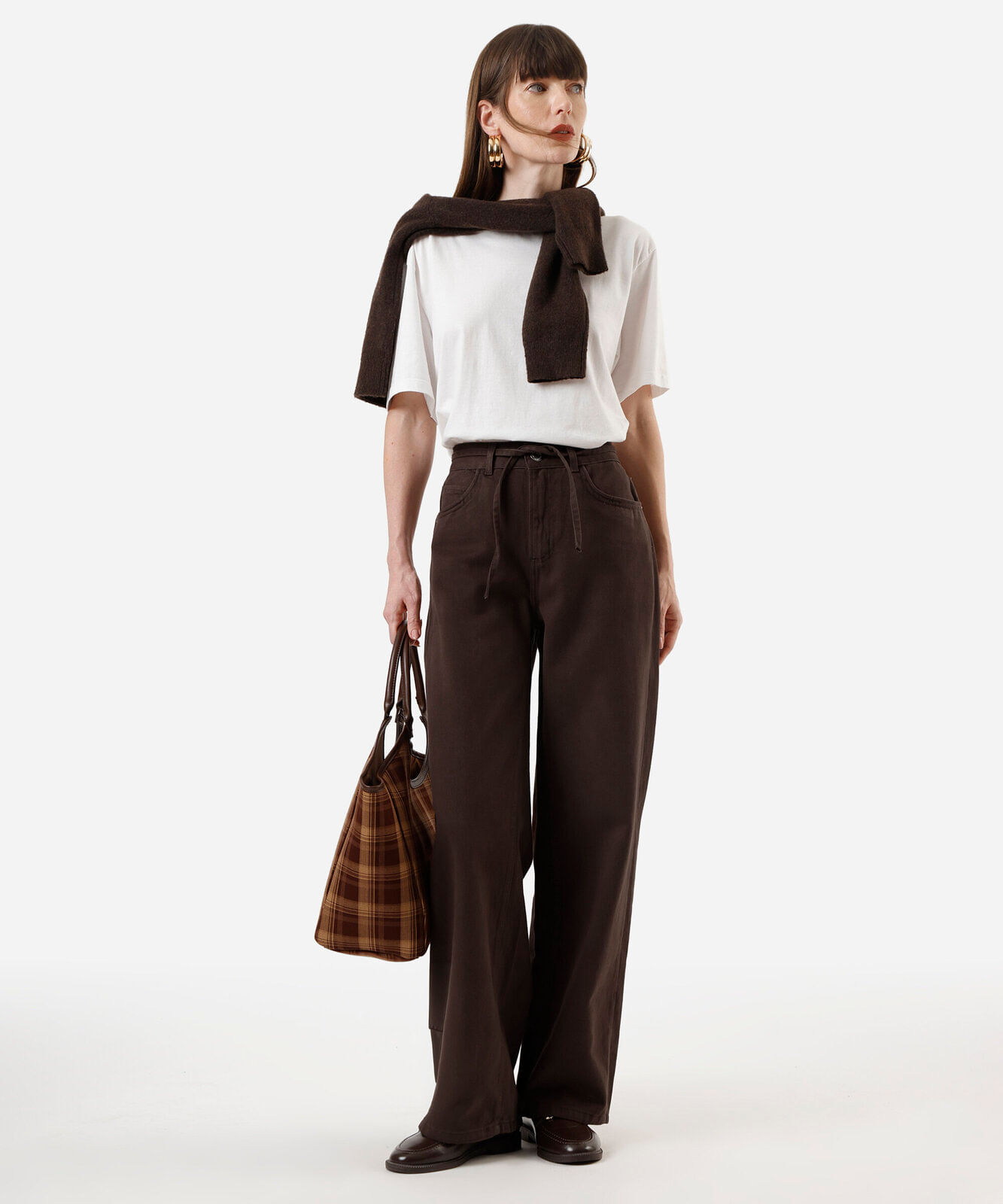 calça oversized feminina de sarja cintura média marrom
