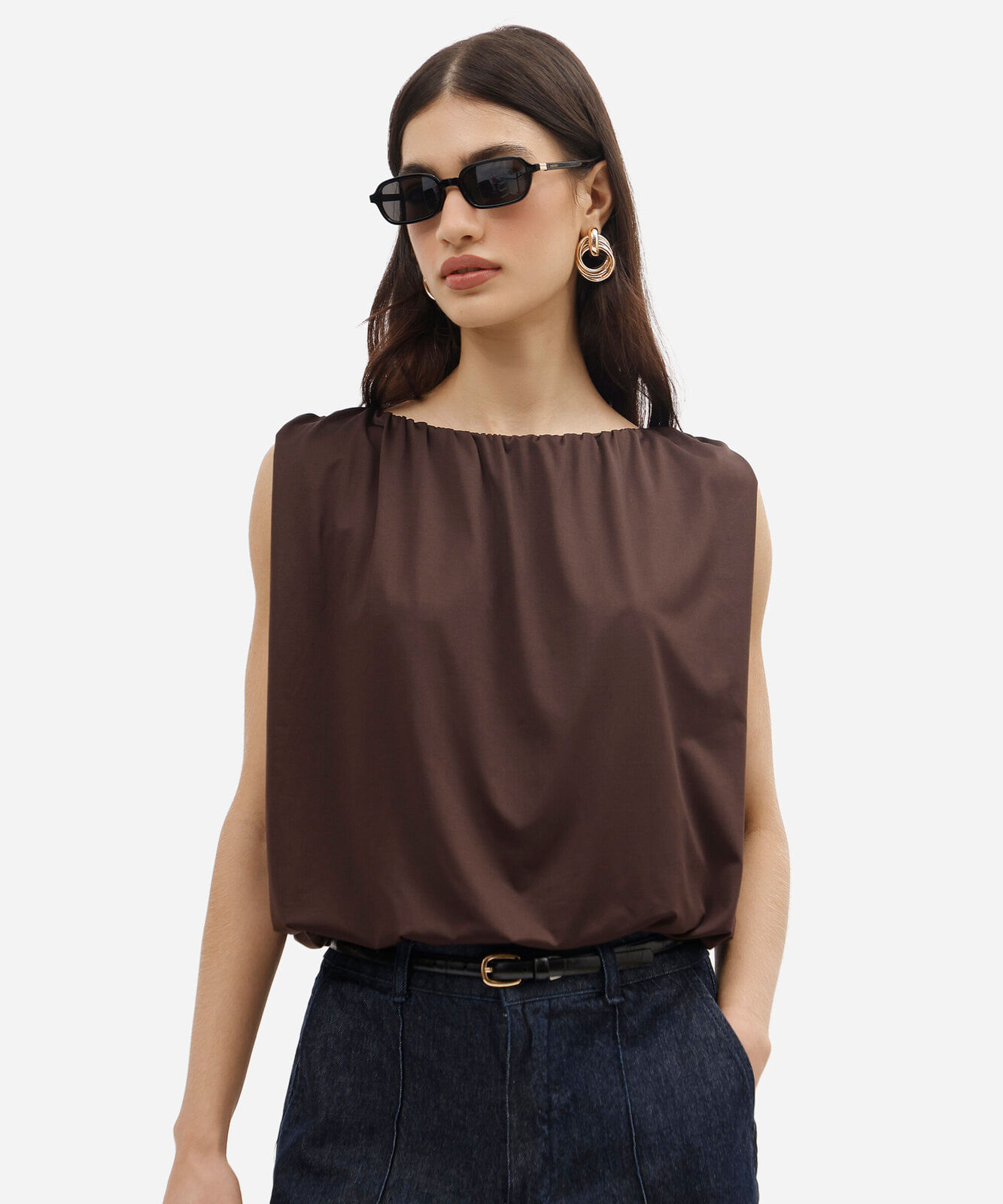 blusa feminina balonê de malha com decote redondo marrom