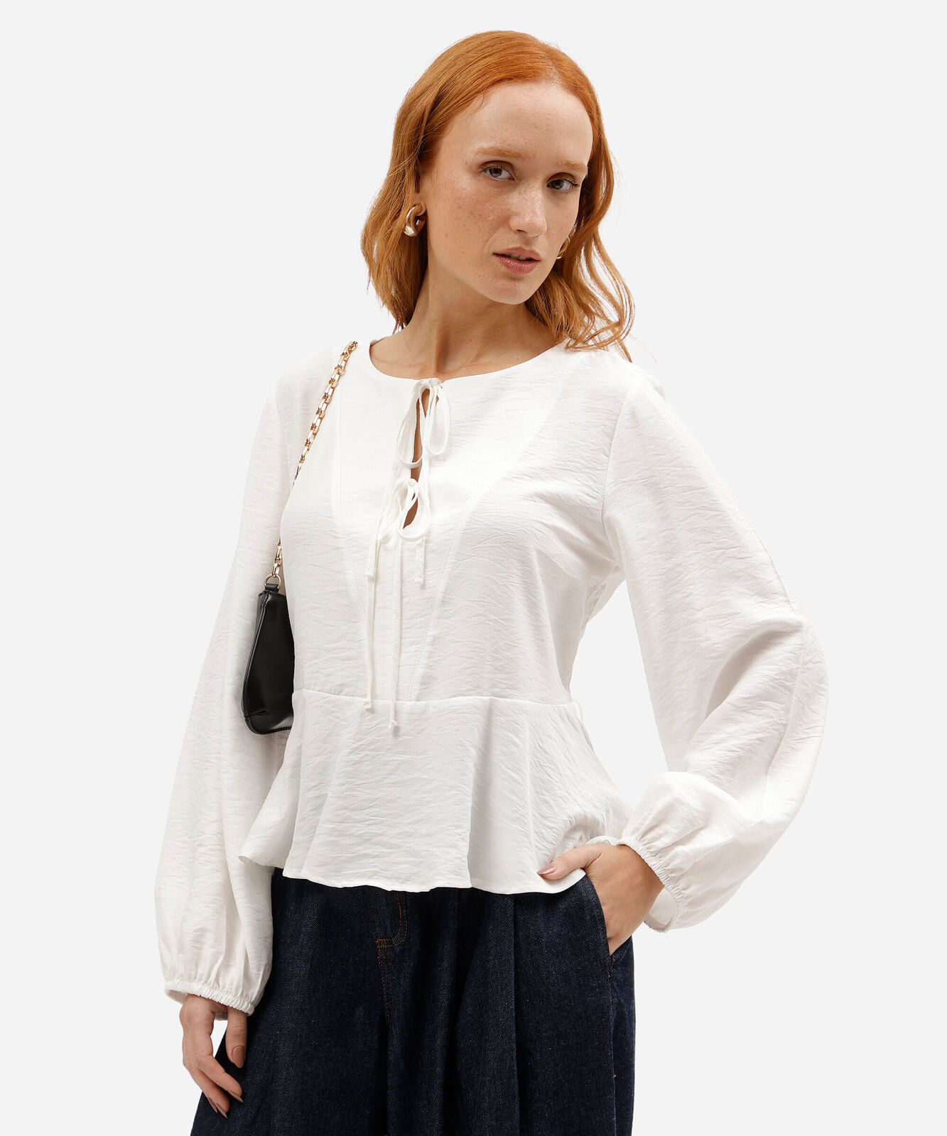 bata peplum feminina com amarração e manga longa bufante off white