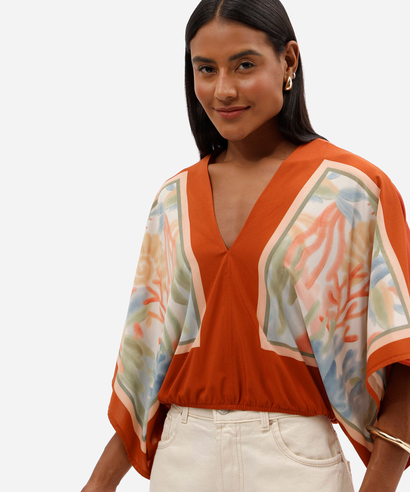 bata feminina estampada com manga ampla e decote v laranja