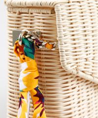 Bolsa-Feminina-Transversal-em-Palha-de-Ratan-com-Lenco-Estampado-Floral-Bege-Claro-9255542-Bege_Claro_4