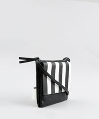 Bolsa-Feminina-Transversal-com-Bolso-e-Listras-Preta-1-8887643-Preto_1_2