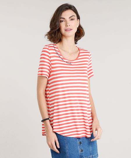 Blusa Feminina Listrada com Bordado Manga Curta Decote Redondo Coral Menor preço em Blusa Feminina Listrada com Bordado Manga Curta Decote Redondo Coral