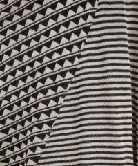 Capa-Assimetrica-com-Estampa-Geometrica-Preta-8166020-Preto_4