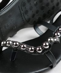 Rasteira-Feminina-com-Bolas-Metalizadas-Preta-9332936-Preto_2