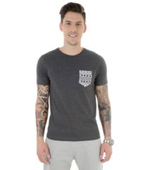 Camiseta-com-Bolso-Estampado-Chumbo-8304706-Chumbo_1