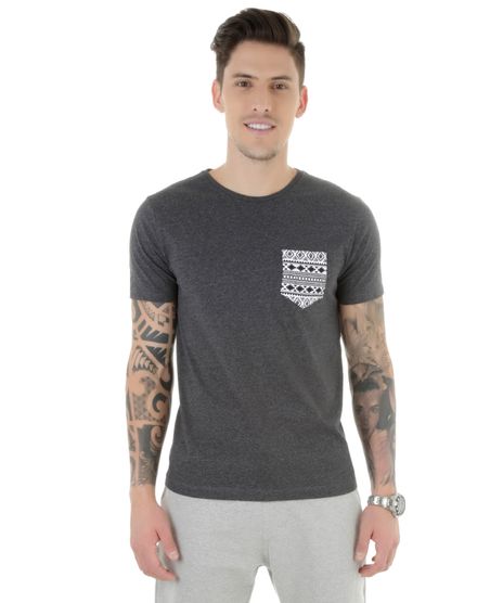 Camiseta-com-Bolso-Estampado-Chumbo-8304706-Chumbo_1