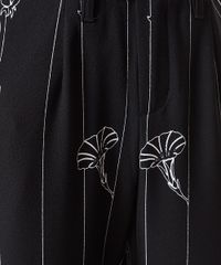 Calca-Reta-Floral-Herchcovitch-Preta-8239133-Preto_4