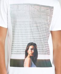 Camiseta-Masculina-com-Estampa-de-Mulher-Manga-Curta-Gola-Careca-Branca-9379888-Branco_4