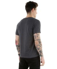 Camiseta-com-Bolso-Estampado-Cinza-Escuro-8331503-Cinza_Escuro_2