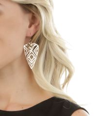 Par-de-Brincos-Etnicos-Dourado-8097076-Dourado_2