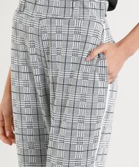 Calca-Feminina-Estampada-Xadrez-com-Bolsos-Branca-9360198-Branco_4