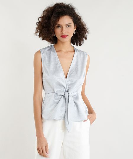 Regata Feminina Acetinada Transpassada com Nó Decote V Cinza Claro Menor preço em Regata Feminina Acetinada Transpassada com Nó Decote V Cinza Claro