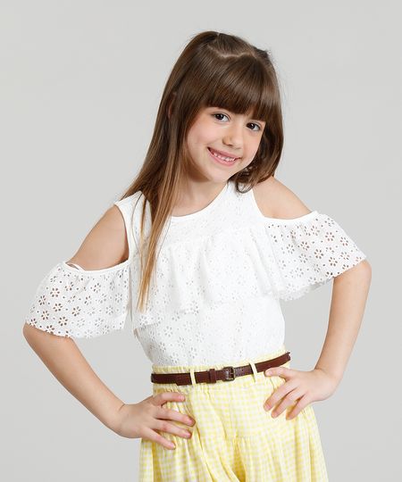 Blusa Infantil Open Shoulder em Renda com Babado Manga Curta Decote Redondo Off White Menor preço em Blusa Infantil Open Shoulder em Renda com Babado Manga Curta Decote Redondo Off White