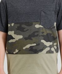 Camiseta-Infantil-com-Estampa-Camuflada-com-Bolso-Manga-Curta-Gola-Careca-Cinza-Mescla-Escuro-9378185-Cinza_Mescla_Escuro_4