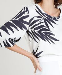 Blusa-Feminina-Ampla-com-Estampa-de-Folhagens-Manga-Curta-Decote-Redondo-Off-White-9367145-Off_White_4