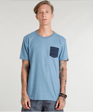 Camiseta-Masculina-com-Bolso-Estampado-de-Pranchas-Manga-Curta-Gola-Careca-Azul-9381089-Azul_1