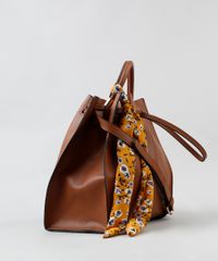 Bolsa-Saco-Feminina-Transversal-com-Lenco-Estampado-Floral-Caramelo-9255539-Caramelo_3