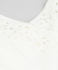 Macaquinho-Infantil-com-Laise-Decote-V-com-Babados-Off-White-9182797-Off_White_4