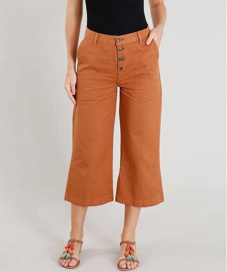 calça pantacourt caramelo
