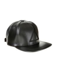 Bone--Triangulo--Preto-8417159-Preto_2