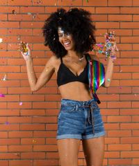 Short-Jeans-Feminino-Mom-Cintura-Alta-com-Cadarco-Colorido-Azul-Escuro-9458565-Azul_Escuro_2