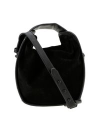 Bolsa-Transversal-em-Suede-Preta-8330917-Preto_1