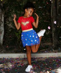 Vestido-Infantil-Carnaval-Mulher-Maravilha-com-Tule-Estampado-de-Estrelas-Vermelho-9439089-Vermelho_2