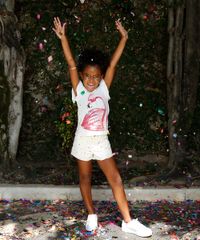 Blusa-Infantil-Carnaval-Flamingo-com-Paete-e-Babado-Manga-Curta-Decote-Redondo-Off-White-9442898-Off_White_2