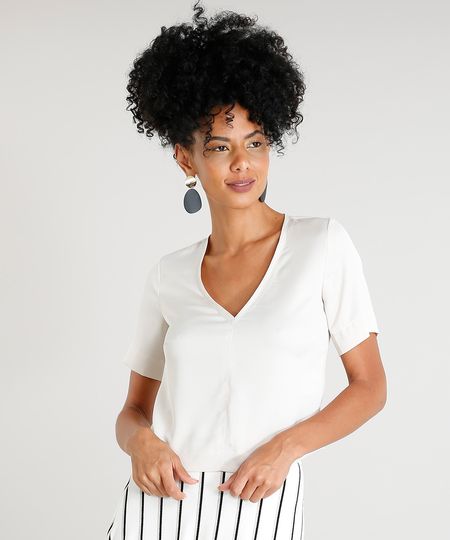 Blusa Feminina Cropped Acetinada Manga Curta Decote V Bege Claro Menor preço em Blusa Feminina Cropped Acetinada Manga Curta Decote V Bege Claro