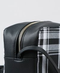 Bolsa-Feminina-Transversal-com-Estampa-Xadrez-Preta-9385563-Preto_4