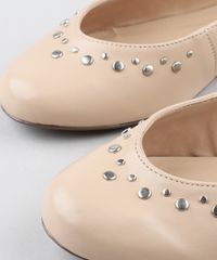 Sapatilha-Feminina-Bico-Redondo-Via-Uno-com-Abertura-e-Tachas-Bege-9422472-Bege_2