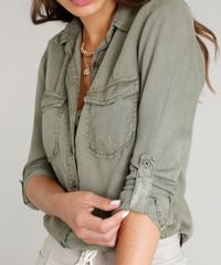 Camisa-Feminina-com-Bolsos-e-Martingale-Manga-Longa-Verde-Militar-9458572-Verde_Militar_4