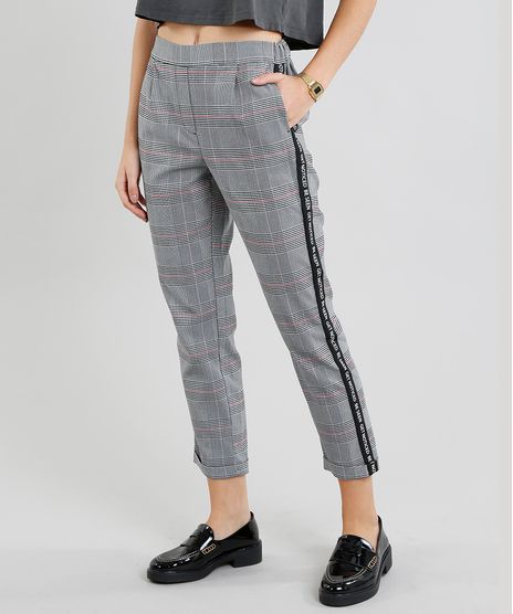 Calca-Feminina-Jogger-Estampada-Xadrez-com-Faixa-Lateral-Preta-9367488-Preto_1