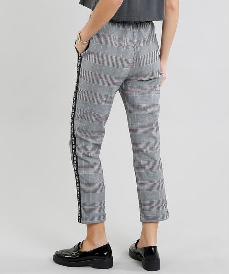 calça xadrez com faixa lateral