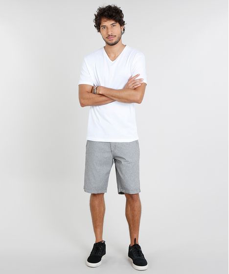 camisa branca e short preto masculino