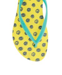Chinelo-Havaianas-com-Estampa-Geometrica-Amarelo-8018814-Amarelo_4