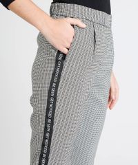 Calca-Feminina-Jogger-Estampada-Xadrez-com-Faixa-Lateral-Off-White-9367488-Off_White_4