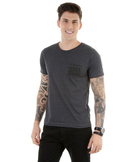 Camiseta-com-Bolso-Estampado-Cinza-Escuro-8331451-Cinza_Escuro_1