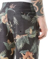 Bermuda-Estampada-Floral-Preta-8417729-Preto_4