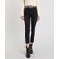 Calca-Jeans-Feminina-Cropped-com-Barra-Desfiada-e-Cinto-Animal-Print-Preta-9453701-Preto_1