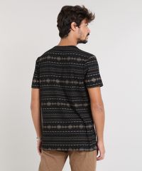 Camiseta-Masculina-Estampada-Etnica-com-Bolso-Manga-Curta-Gola-Careca-Preta-9447028-Preto_2