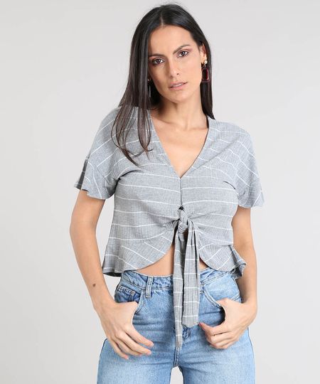 Blusa Feminina Cropped Listrada com Nó e Babado Manga Curta Decote V Cinza Mescla Menor preço em Blusa Feminina Cropped Listrada com Nó e Babado Manga Curta Decote V Cinza Mescla