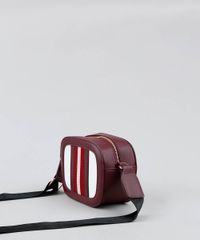 Bolsa-Feminina-Transversal-Pequena-com-Faixas-Vinho-9381304-Vinho_4