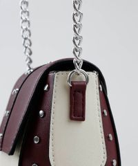 Bolsa-Feminina-Transversal-Pequena-Bicolor-com-Tachas-e-Alca-de-Corrente-Vinho-9360784-Vinho_6 Bolsa-Feminina-Transversal-Pequena-Bicolor-com-Tachas-e-Alca-de-Corrente-Vinho-9360784-Vinho_6