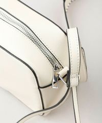 Bolsa-Feminina-Transversal-Pequena-com-Tachas-Off-White-9381292-Off_White_6