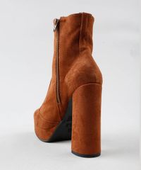 Bota-Feminina-em-Suede-com-Meia-Pata-Marrom-9519344-Marrom_3