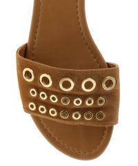 Rasteira-em-Suede-com-Tachas-Marrom-8497060-Marrom_4